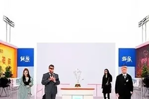 《逆光长廊》选角名单比对封面